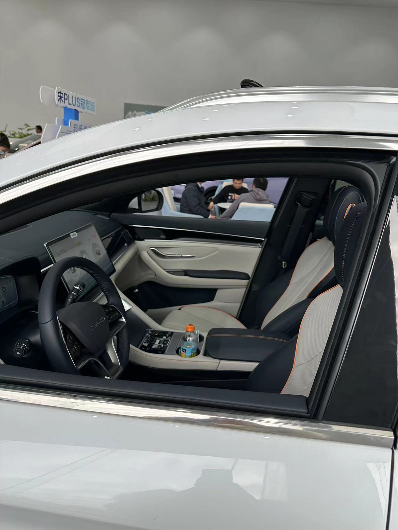 خودرو تمام برقی شاسی بلند شرکت BYD از سری EV_PLUS است 