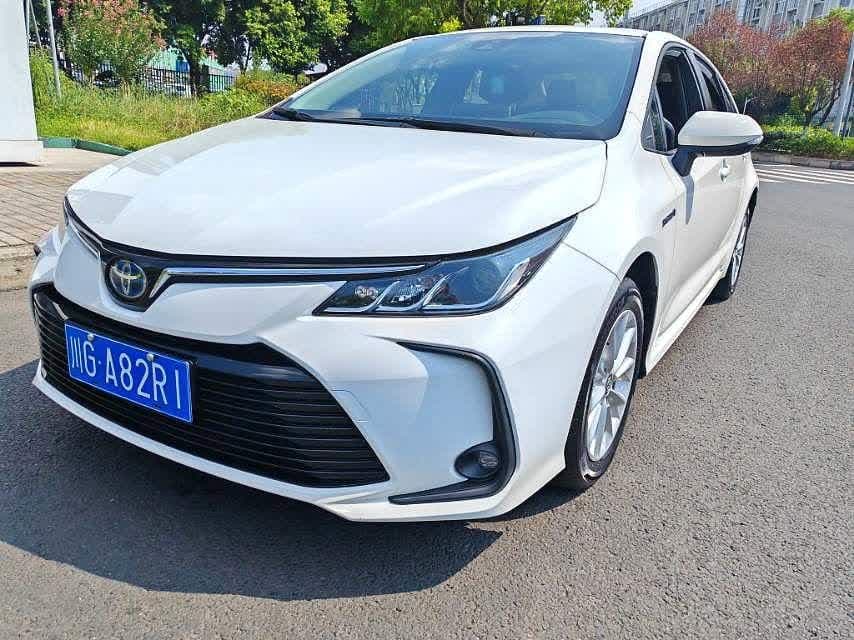 Toyota 2020 Model Corolla Hybrid 1.8 CVT GL-i Elite Edition40000kmتعداد محدود از این نسخه سری الیت  زیر 50هزار تا کارکرد
